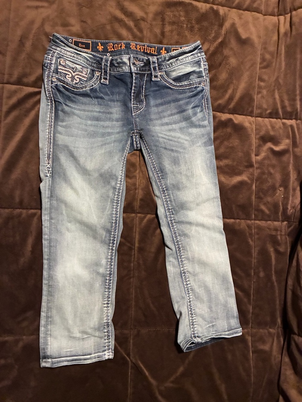 Rock Revival brand, size 27, Ena capri, cotton blend,sparkly buttons,fun pockets